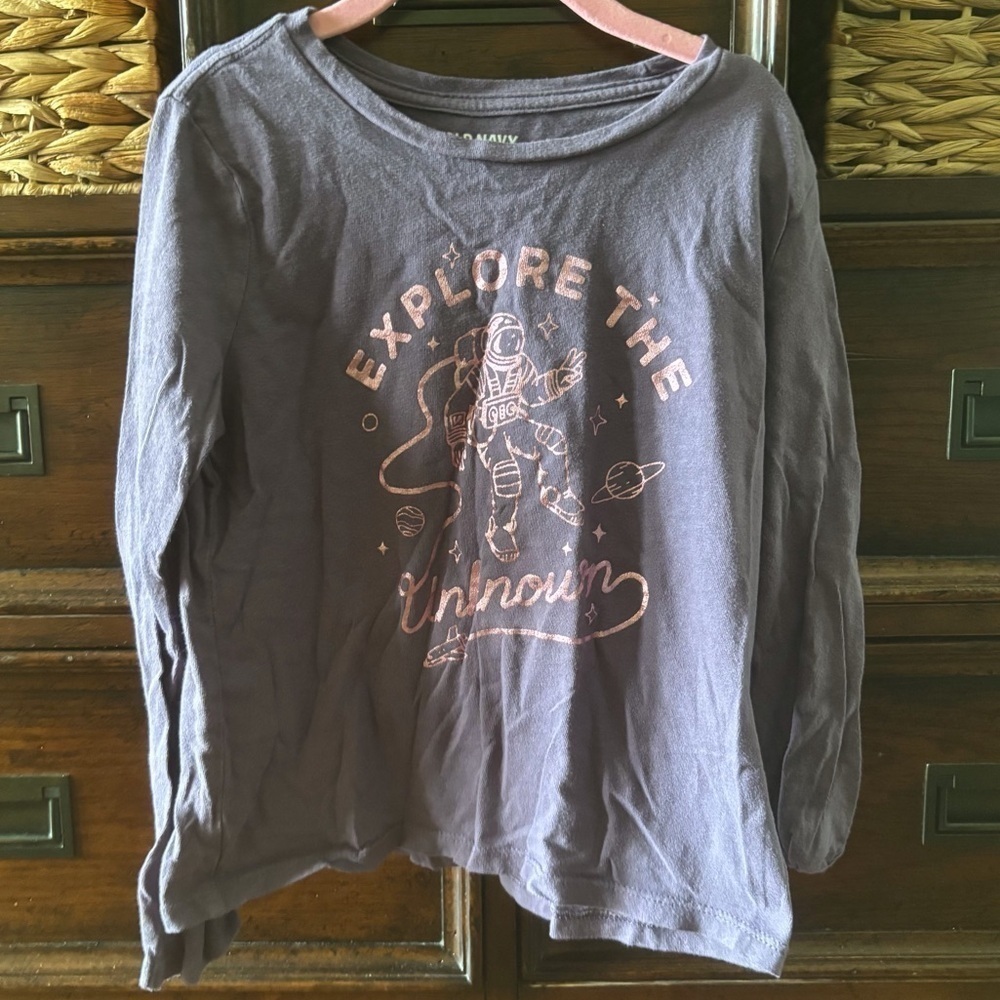 Cat & Jack Gray 'Explore the Unknown' Long Sleeve Tee in size M